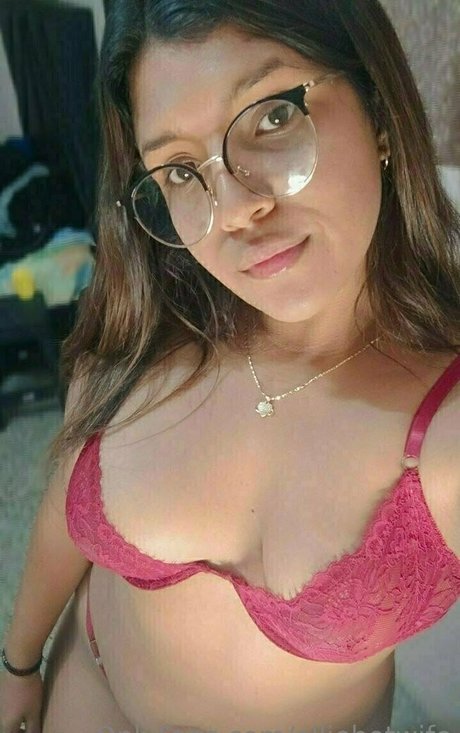 Elliehotwife