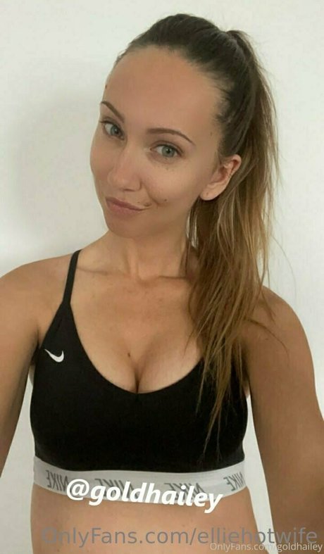 Elliehotwife