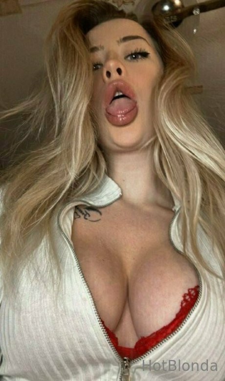 Foto di nudo di fuga di OnlyFans di Hotblonda