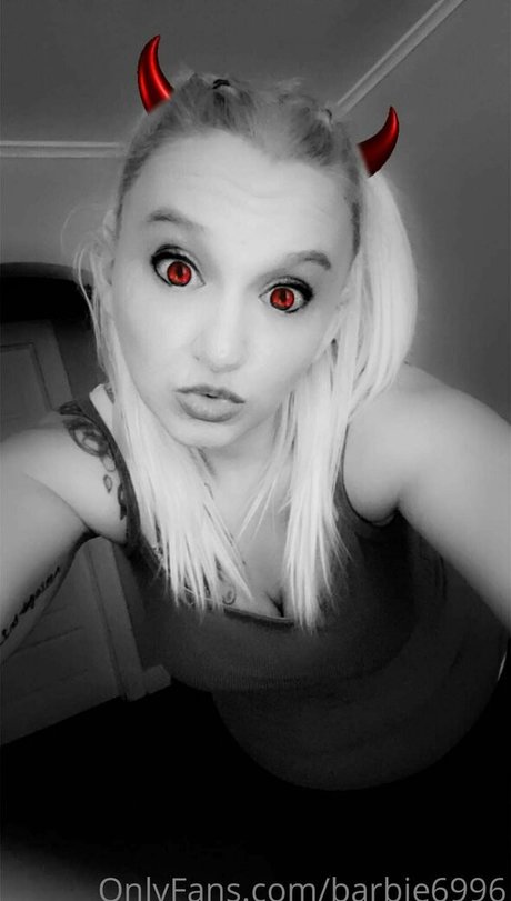 Foto di nudo di fuga di OnlyFans di Barbie6996