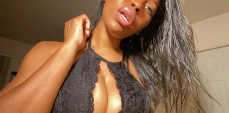 Foto di nudo di fuga di OnlyFans di Shacrisiaa
