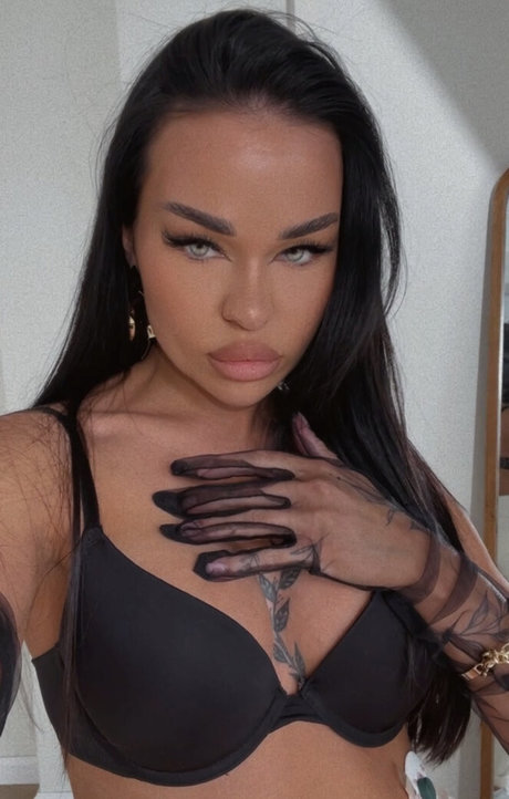 Foto di nudo di fuga di OnlyFans di Ya Eva
