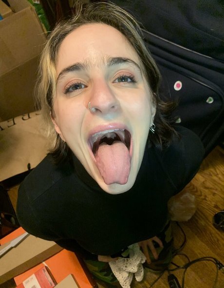 Foto di nudo di fuga di OnlyFans di Sally Burtnick