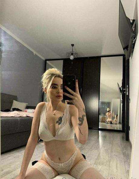 Foto di nudo di fuga di OnlyFans di Liyabarbiyour