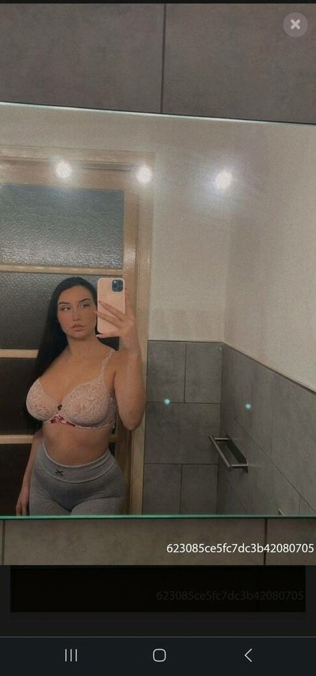 Foto di nudo di fuga di OnlyFans di Esmeralda Morichelli