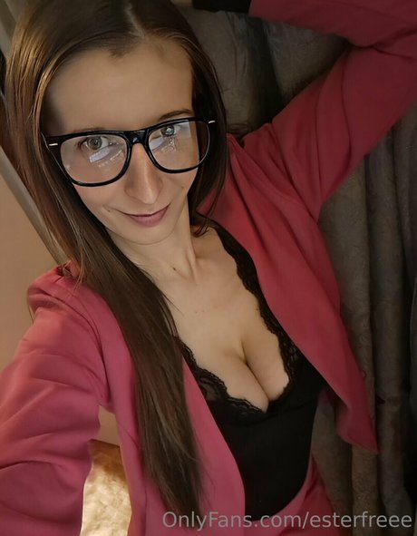 Foto di nudo di fuga di OnlyFans di Esterfreee