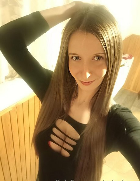 Foto di nudo di fuga di OnlyFans di Esterfreee