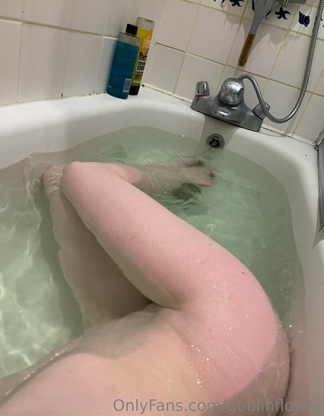 Foto di nudo di fuga di OnlyFans di Goblinflower