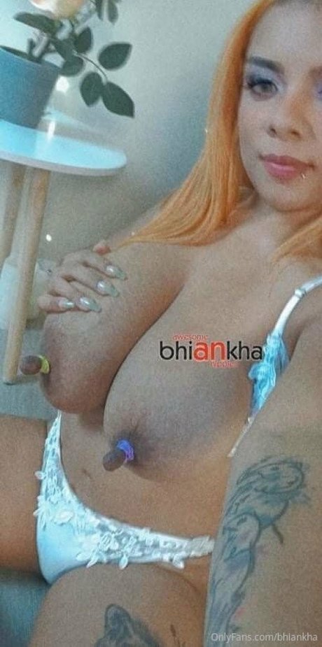 Foto di nudo di fuga di OnlyFans di Bhiankha