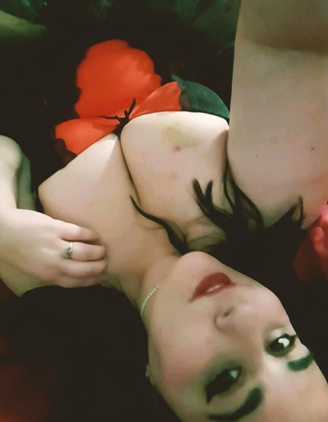 Foto di nudo di fuga di OnlyFans di Spookieboobie