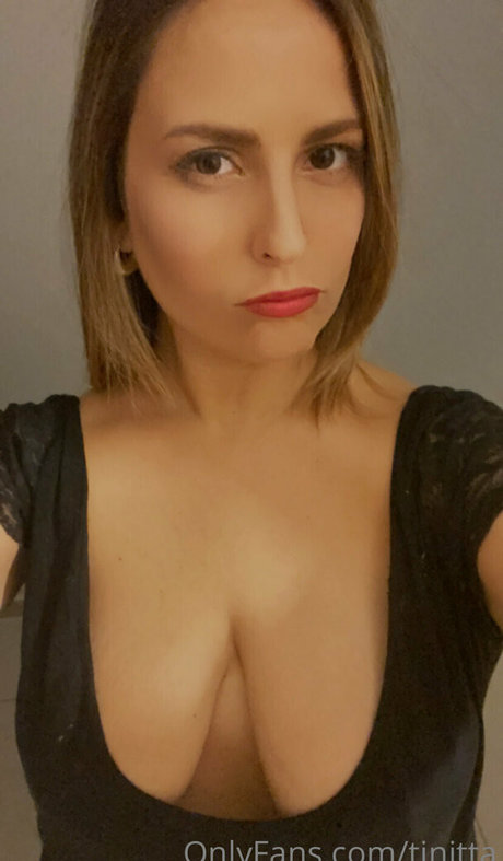 Foto di nudo di fuga di OnlyFans di Tinitta