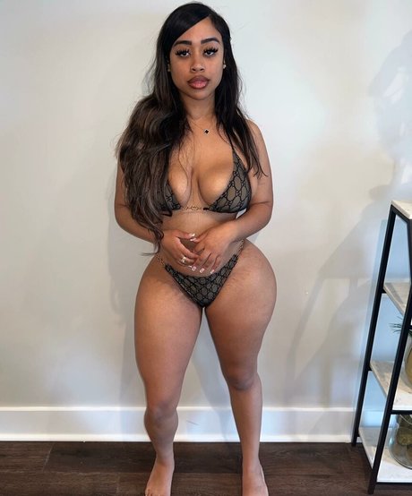Foto di nudo di fuga di OnlyFans di Nuria Depina