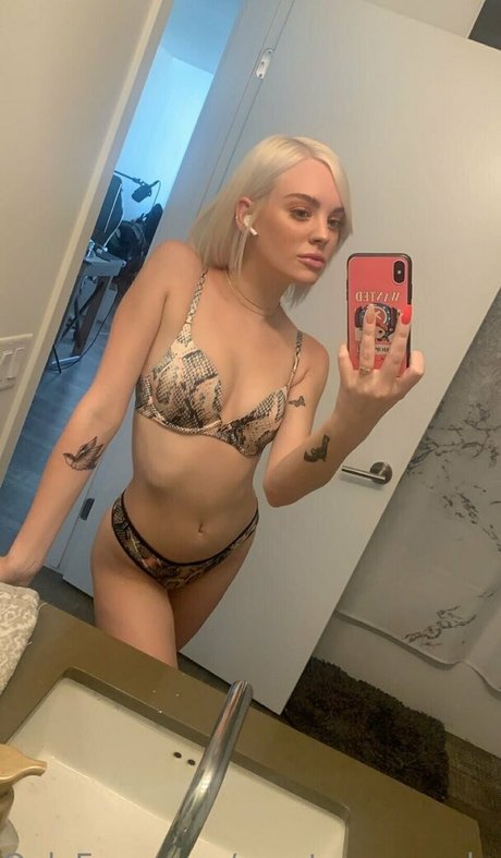 Foto di nudo di fuga di OnlyFans di Courtneysmoke