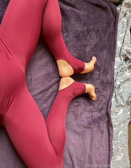 Foto di nudo di fuga di OnlyFans di Kflexiblefeet
