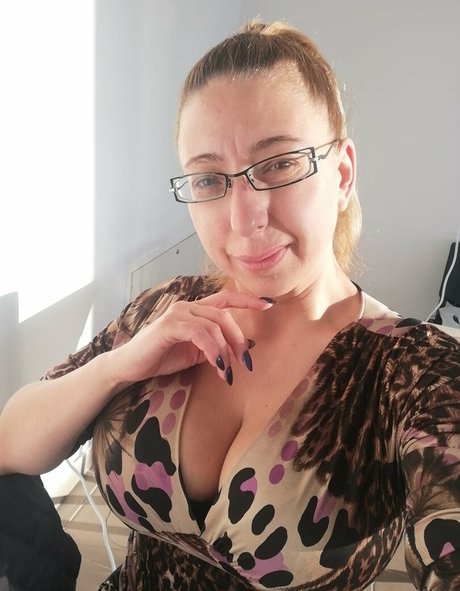 Foto di nudo di fuga di OnlyFans di Aurica Velcota