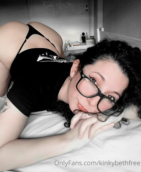 Foto di nudo di fuga di OnlyFans di Urgoddesspandora