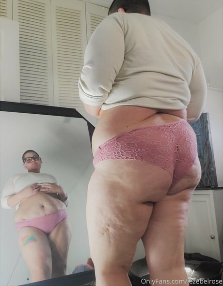 Foto di nudo di fuga di OnlyFans di Jezebelrose