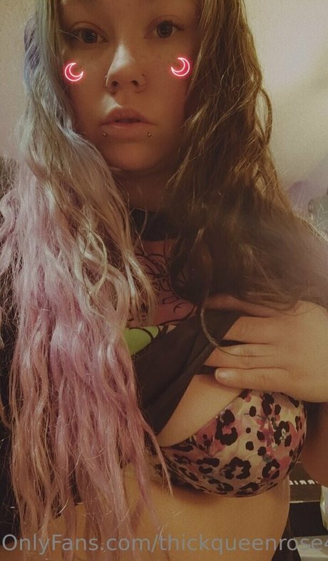 Foto di nudo di fuga di OnlyFans di Thickqueenrose420