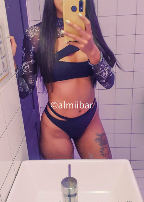 Foto di nudo di fuga di OnlyFans di Almiibar