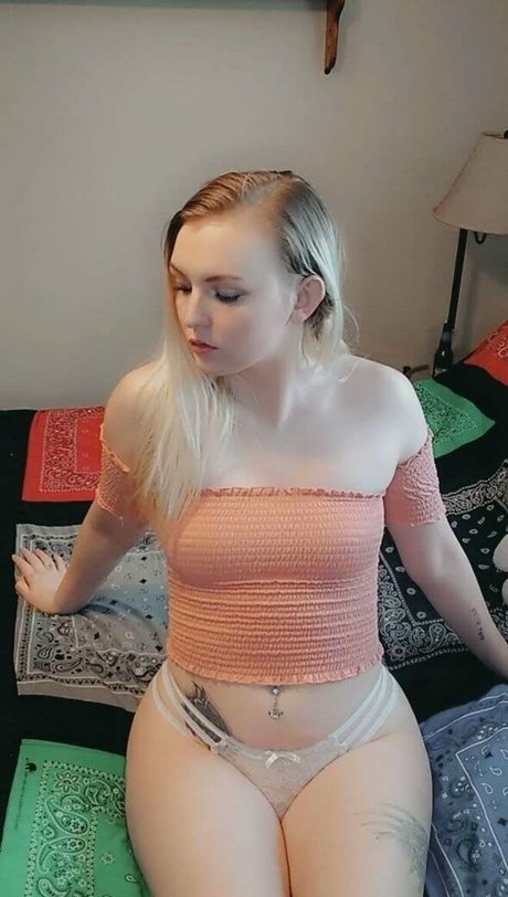 Foto di nudo di fuga di OnlyFans di Pixieprincess1994