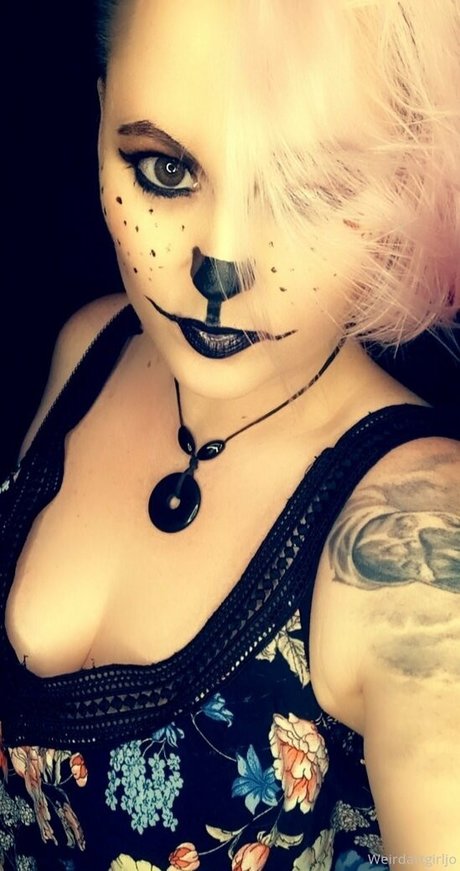 Foto di nudo di fuga di OnlyFans di Weirdartgirljo