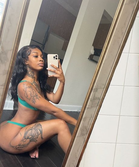 Foto di nudo di fuga di OnlyFans di Sharondaduhdon