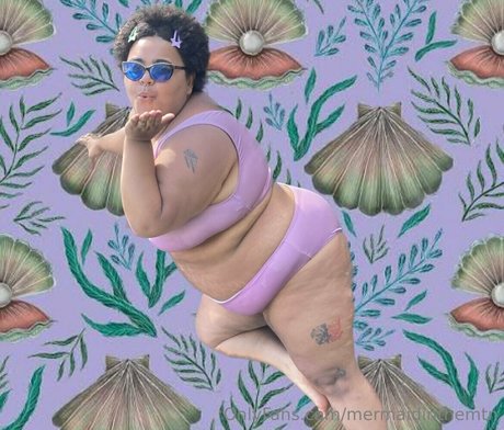 Foto di nudo di fuga di OnlyFans di Mermaidinthemtn