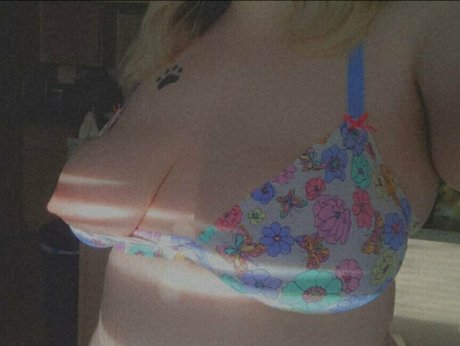 Foto di nudo di fuga di OnlyFans di Saberbutt