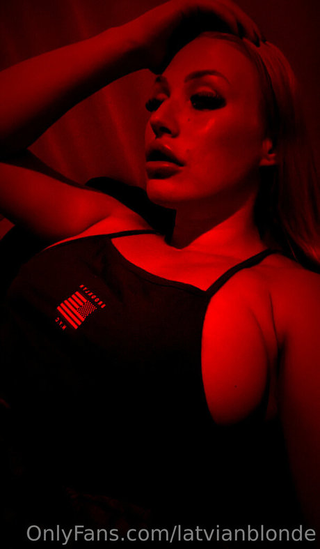 Foto di nudo di fuga di OnlyFans di Latvianblonde