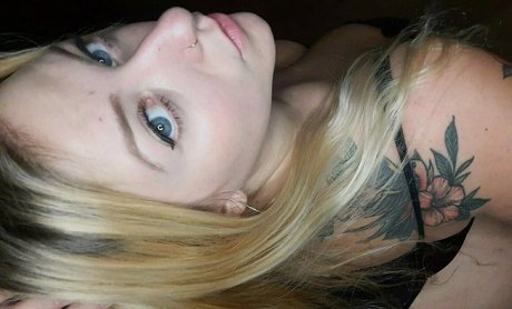 Foto di nudo di fuga di OnlyFans di Mikhelaxxx
