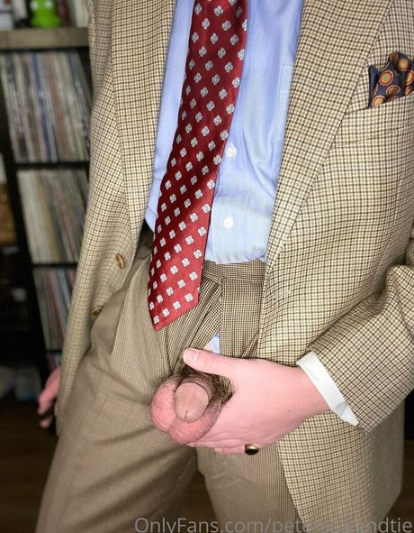Foto di nudo di fuga di OnlyFans di Petersuitandtie