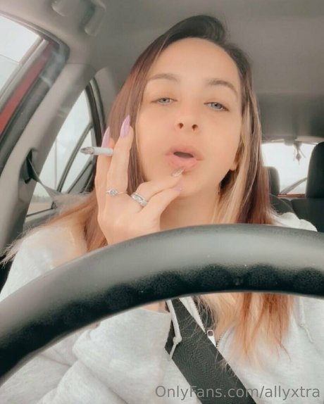Foto di nudo di fuga di OnlyFans di Allyxtra