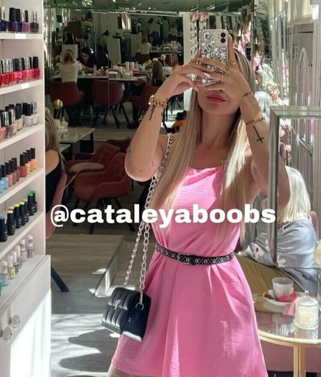 Foto di nudo di fuga di OnlyFans di Cataleyaboobs