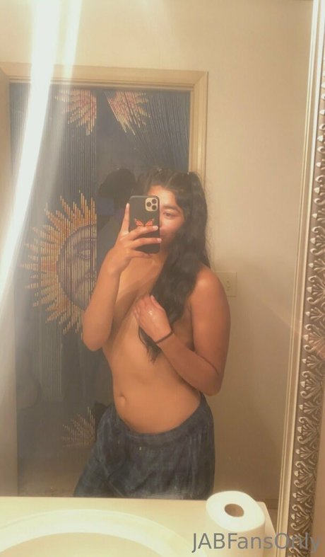 Foto di nudo di fuga di OnlyFans di Jasleneadler