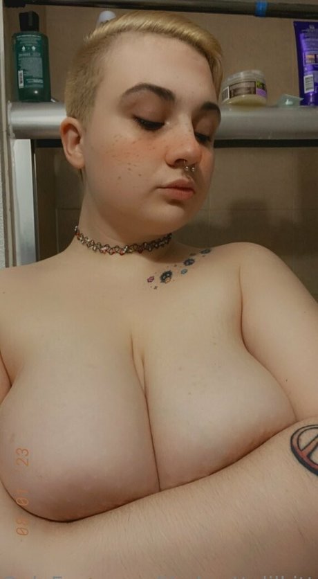 Thebrattylilkitten