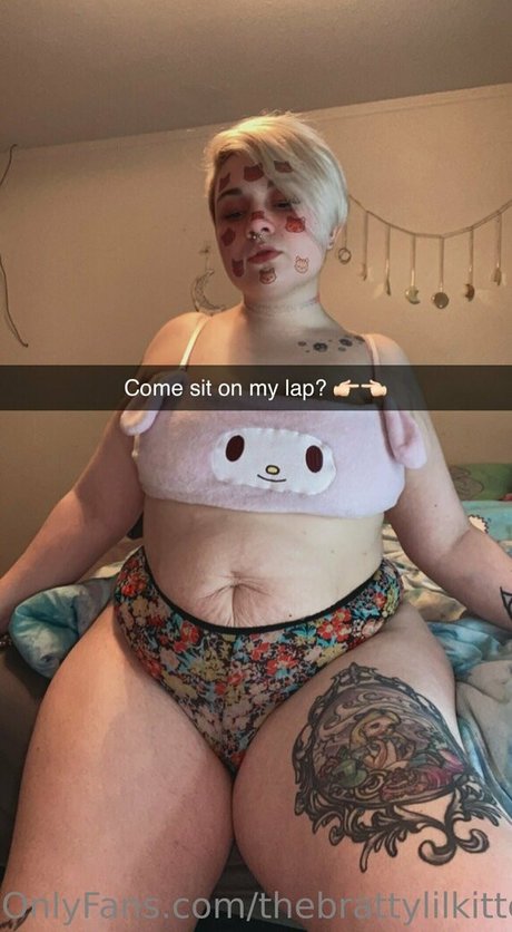 Foto di nudo di fuga di OnlyFans di Thebrattylilkitten