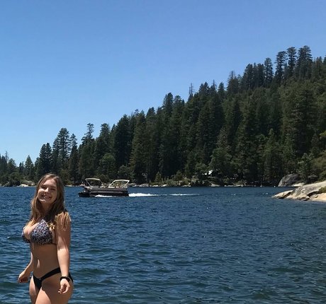 Foto di nudo di fuga di OnlyFans di Haley E