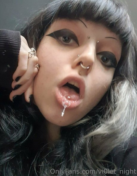 Foto di nudo di fuga di OnlyFans di Vi0letnight