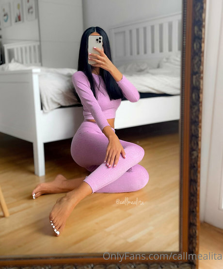 Foto di nudo di fuga di OnlyFans di Callmealita