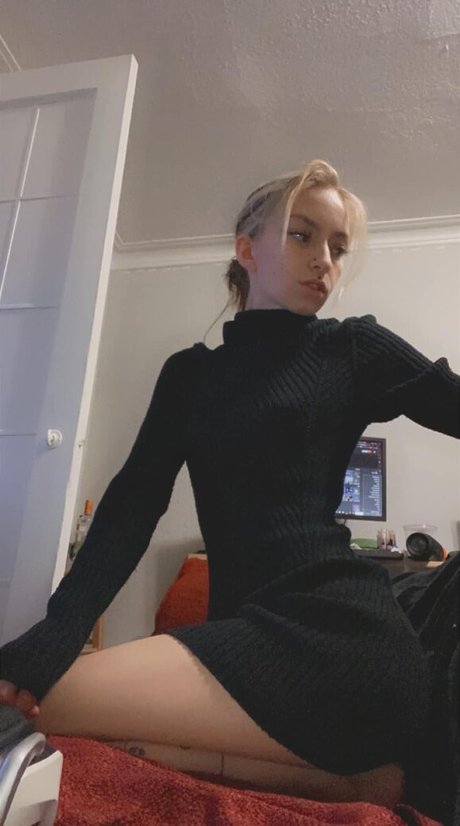 Foto di nudo di fuga di OnlyFans di Violetscabaret