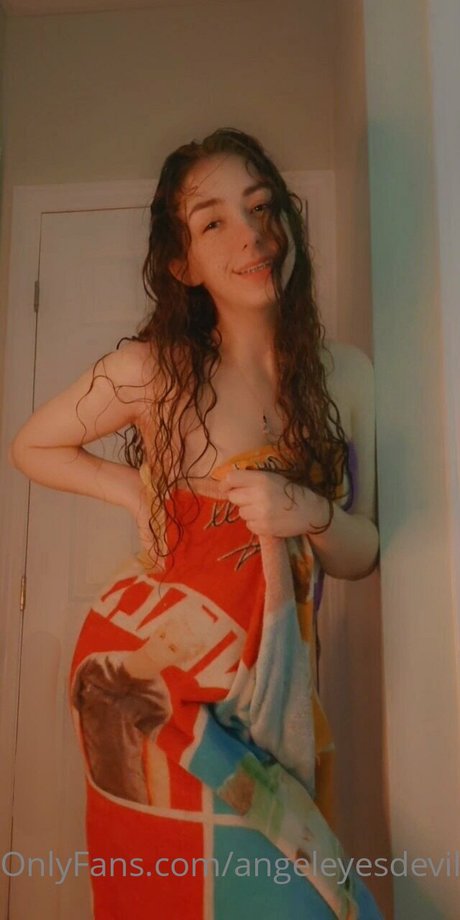 Angel Eyes Devil Thighs