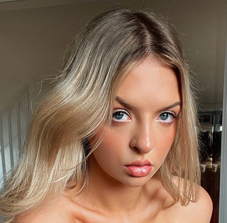 Foto di nudo di fuga di OnlyFans di Rose Jones