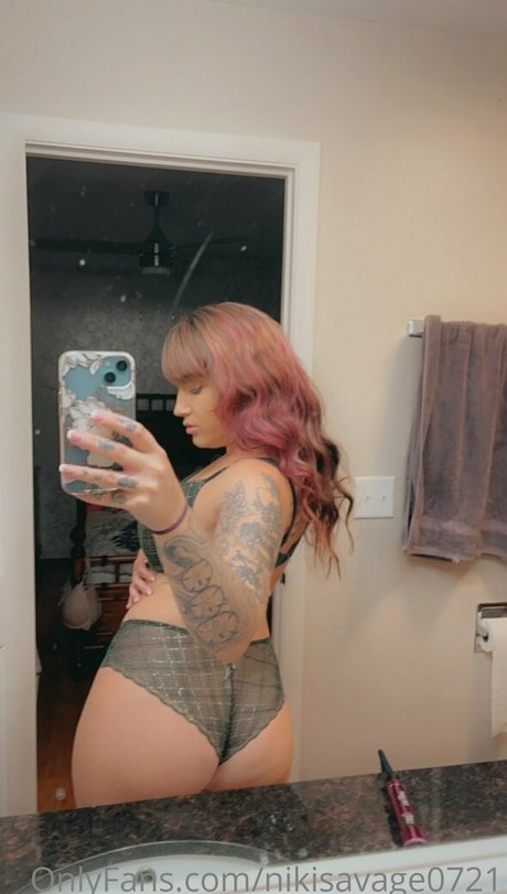 Foto di nudo di fuga di OnlyFans di Nikisavage0721