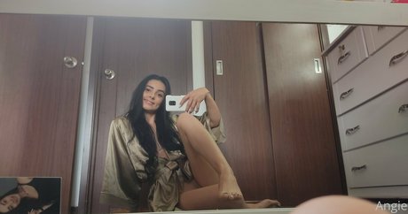 Foto di nudo di fuga di OnlyFans di Angieefeet