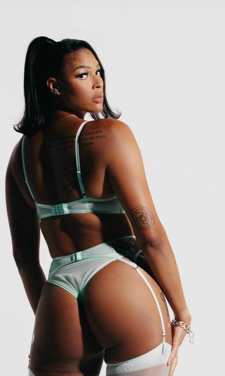 Foto di nudo di fuga di OnlyFans di Elizabeth Cambage