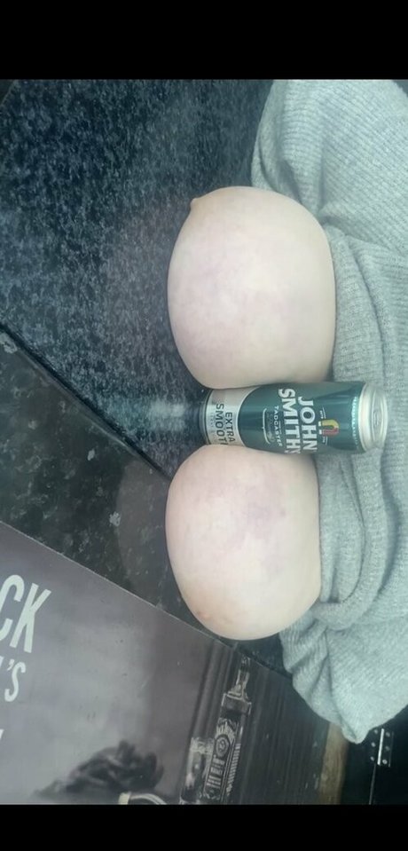Foto di nudo di fuga di OnlyFans di Gigantits
