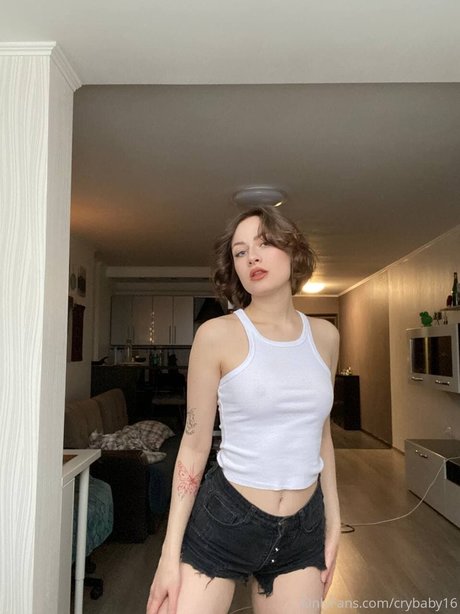 Foto di nudo di fuga di OnlyFans di Crybaby16