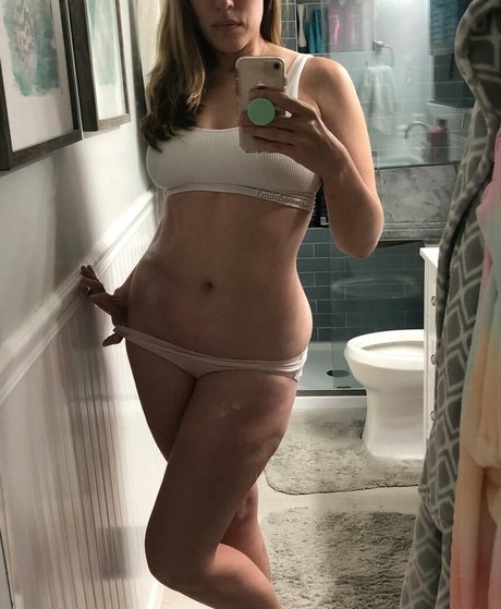 Foto di nudo di fuga di OnlyFans di Emily Sequoia