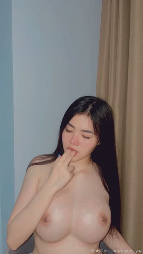 Foto di nudo di fuga di OnlyFans di Myrinsiya