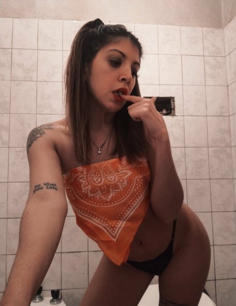 Hornylatina26